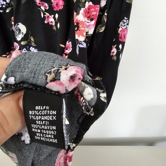 Torrid size 0 Skull and Flower print dress. - Picture 5 of 5